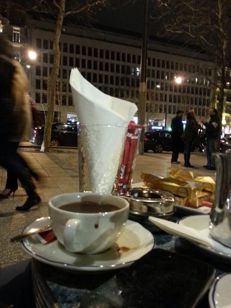 Quiet551's tweet photo. ومتى سأنسى والخيالُ يحيط بي
ذكراك تأتيني مع الأنفاسِ..!
حاولت أن أسلو،وأترك خلوتي
فرأيت وجهك في وجوه الناسِ..! https://t.co/Fscb7U8TnL