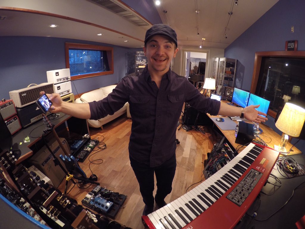 HunterHayes's tweet photo. You guys made 2015 so great. Thank you! Happy 2016! Got GoPros set up in the studio...New year, time for new music! https://t.co/MqEjIrS32p