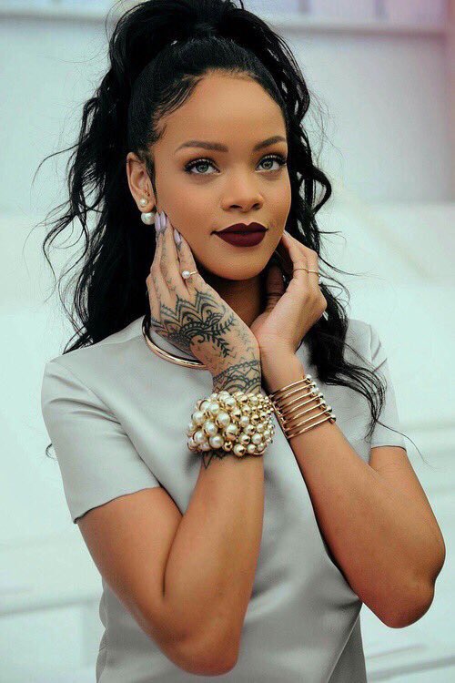 SweatyWap's tweet photo. @rihanna is bae 😍😩 https://t.co/msDe52kuXh