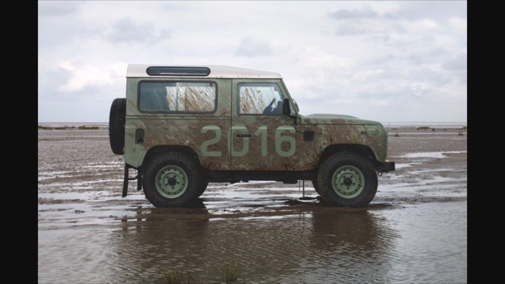 clarryrisk's tweet photo. Happy New Year #landrover #defender #mud https://t.co/Fh3j7uUV7b