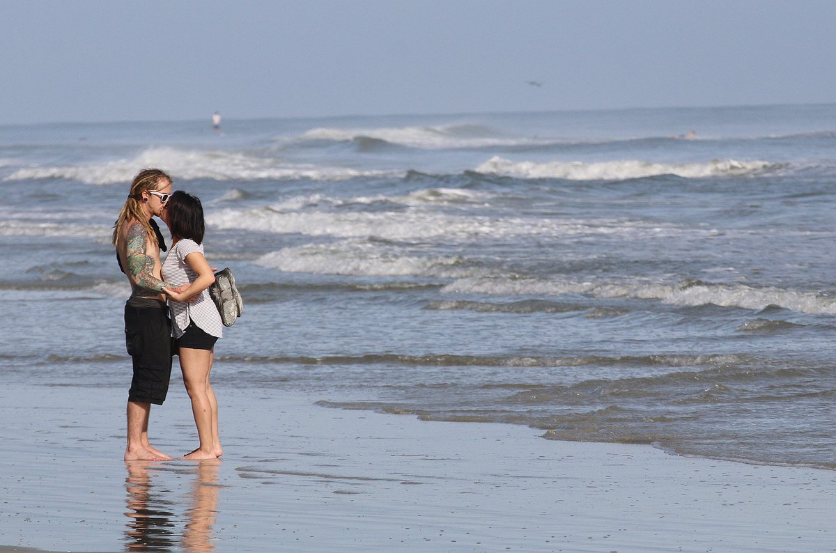 Jim Tiller Beach People Flocked To New Smyrna Beach To Enjoy The Unseasonable Warm Weather Friday Jan 1 16 T Co Csxts4koif Twitter