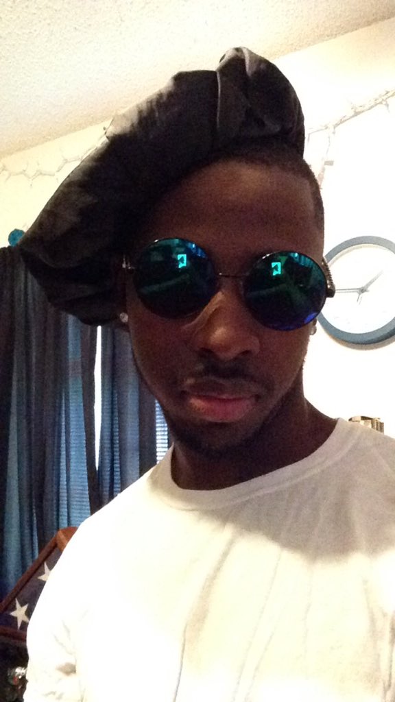 iBustMagnums's tweet photo. #BonnetBoyz #HeadWrapGang We all the way out here https://t.co/daCj6KkasZ