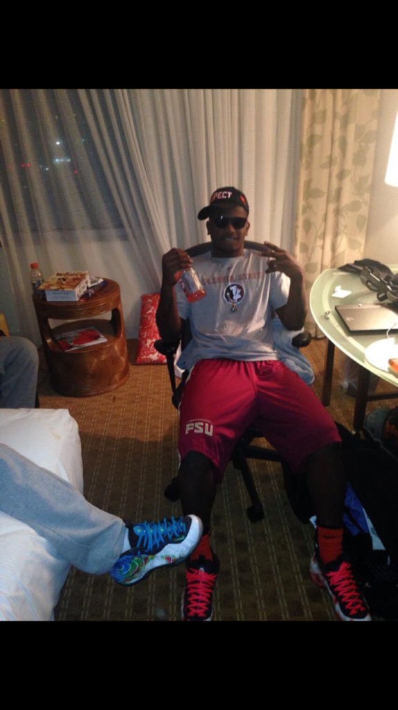 tyvanduyn's tweet image. #TreonsJournal
1/1/16 
Decided to lob some rainbows instead it's less obvious #FSUCommit #TreonOut