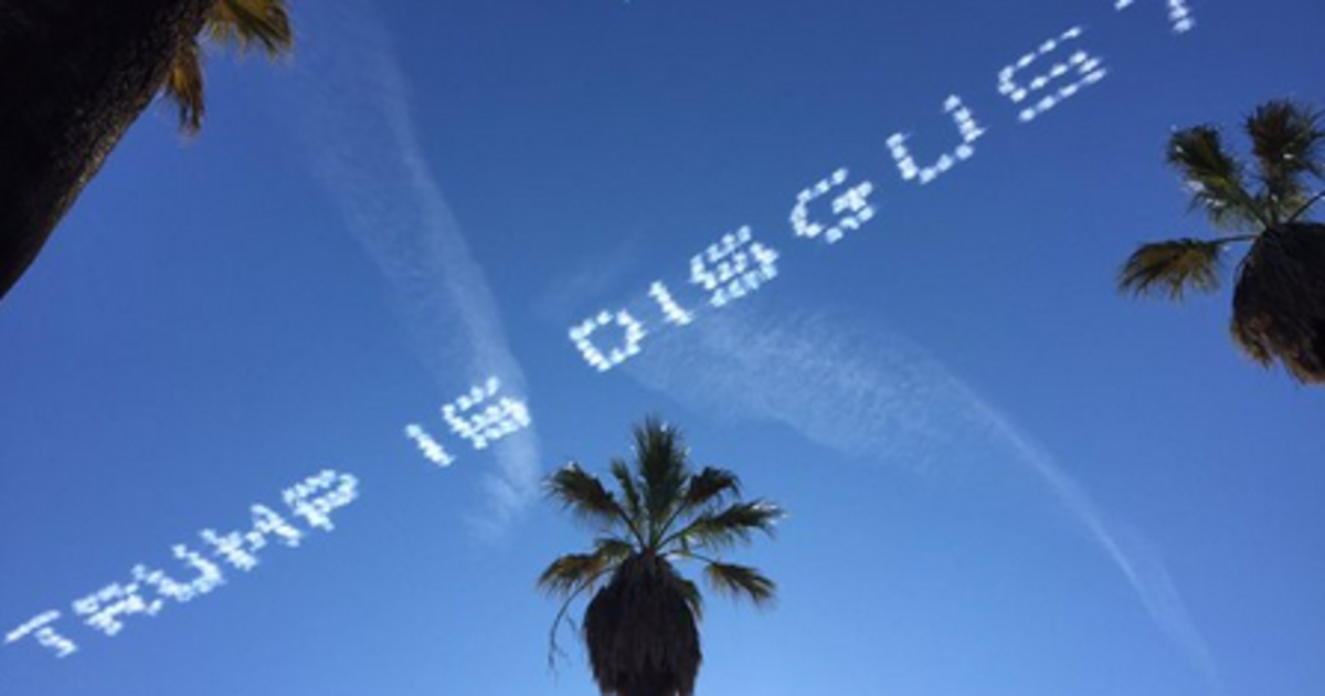 Skywriting spells out "Trump is disgusting" in super-obvious statement. huff.to/1JjV4zG