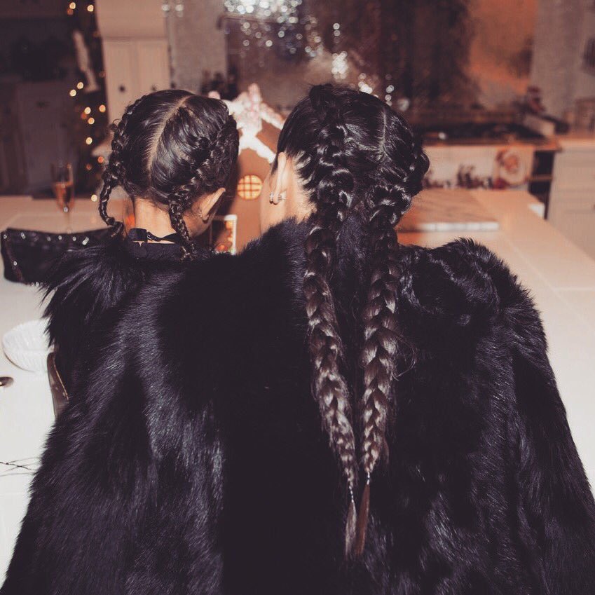 kardashspain's tweet photo. K E E K S . X. NORTHIE
#MatchingBraids @KimKardashian https://t.co/Tc7kVKhT95
