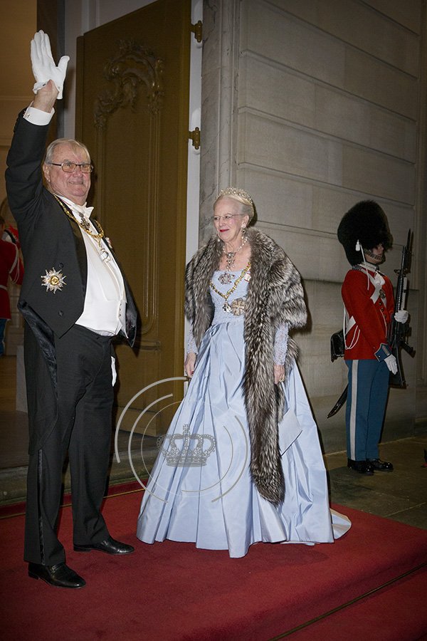 Прямая ссылка на встроенное изображение