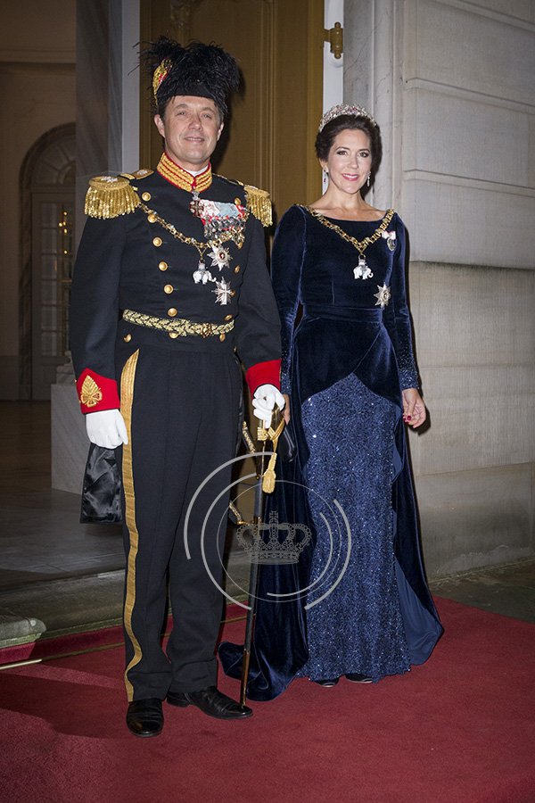 Прямая ссылка на встроенное изображение