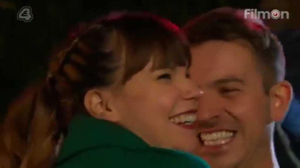 LoveSophAustin's tweet photo. Jess and Ashley are so cute together. 👍🏻#TeamDancy https://t.co/8H8F5zhvcS
