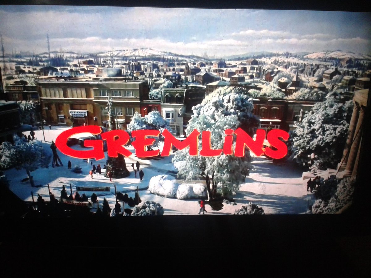 CluuxFV's tweet photo. Tarde de cine con mi @mqoporto ♥♥ #gremlins #newyear #1enero #grancomienzodeaño #el #love #M9C https://t.co/rao6H2UTrz