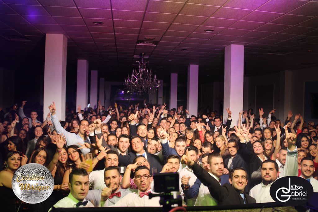 FotografiaJoseG's tweet photo. Gracias por una gran noche @cotillonubrique !
@retrasound @JOSECASTILLO_DJ 
En cuanto estén más fotos os avisaremos https://t.co/ekuiVhUqp6