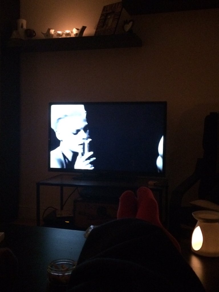 OliverDanes's tweet photo. @Pink perfect New Year's Day viewing! 😍👌🏻🙊 https://t.co/G2kf5w0LuY