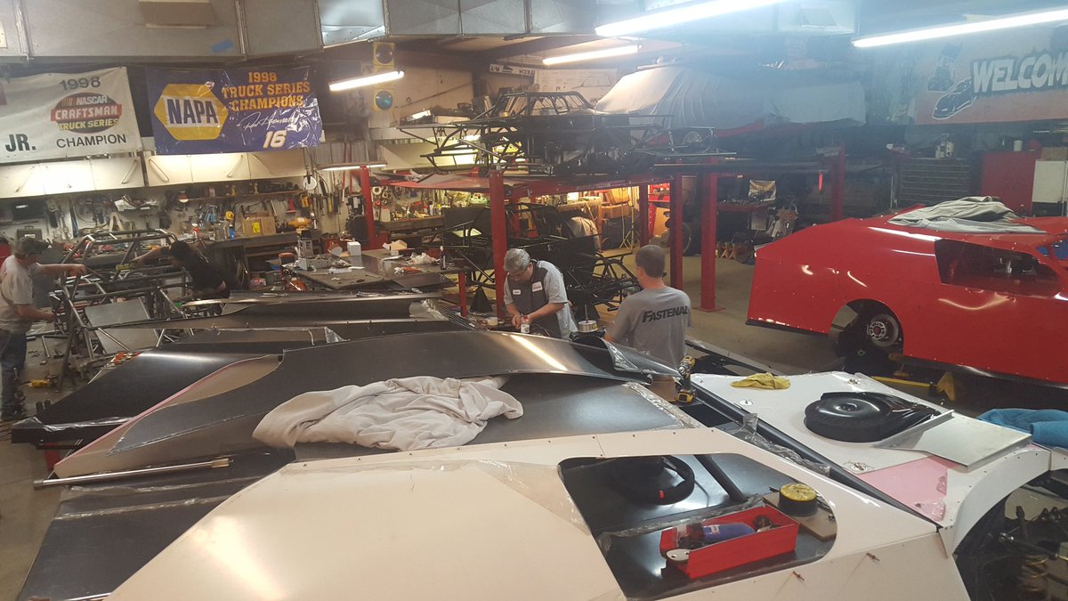 HornadayRaceCar's tweet photo. We are open and in full swing....off season grind! #buildingcars #almostraceseason https://t.co/L065vgFAlA