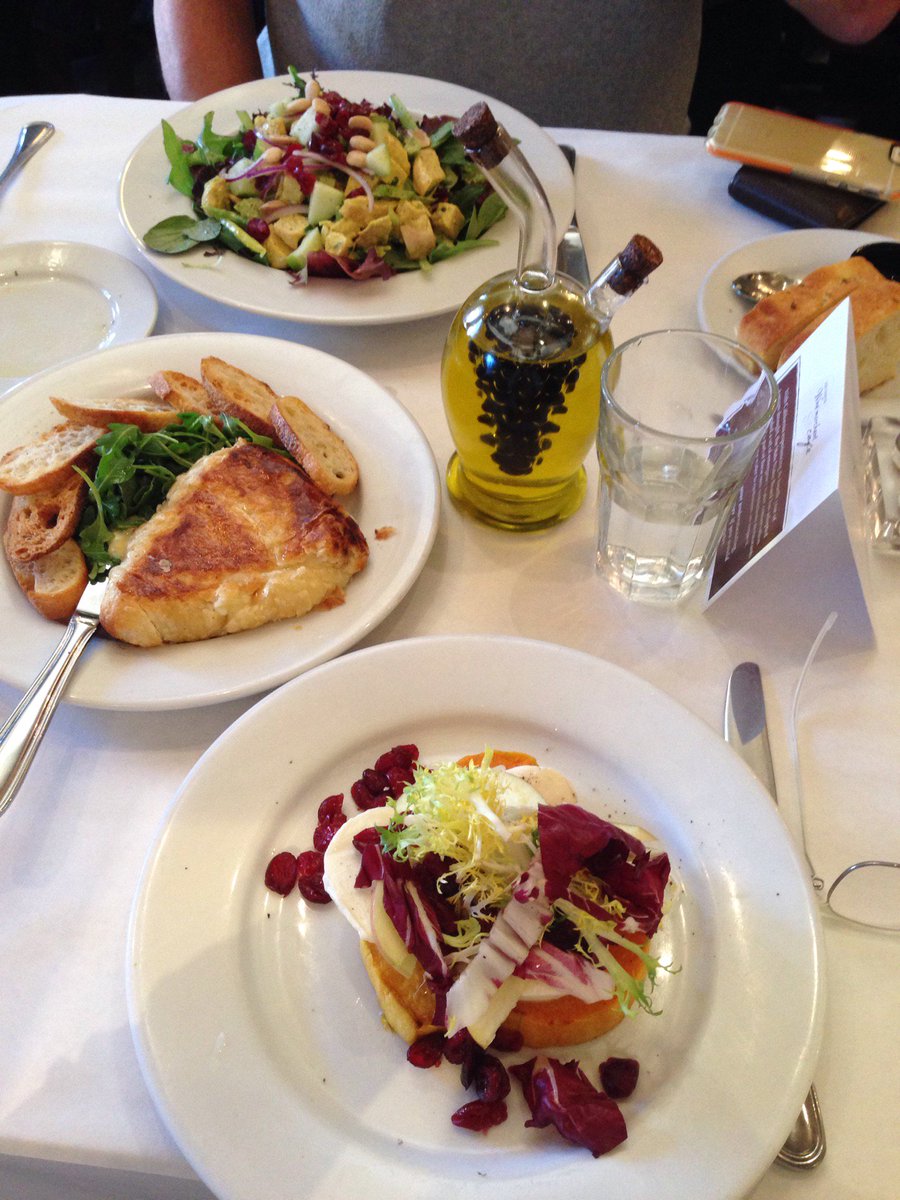 HappyPawsKatrin's tweet image. #getaway #NewYears #FirstLunch #favoritetown #favoritePlace #support #local... swarmapp.com/c/3lebKraa6Uo