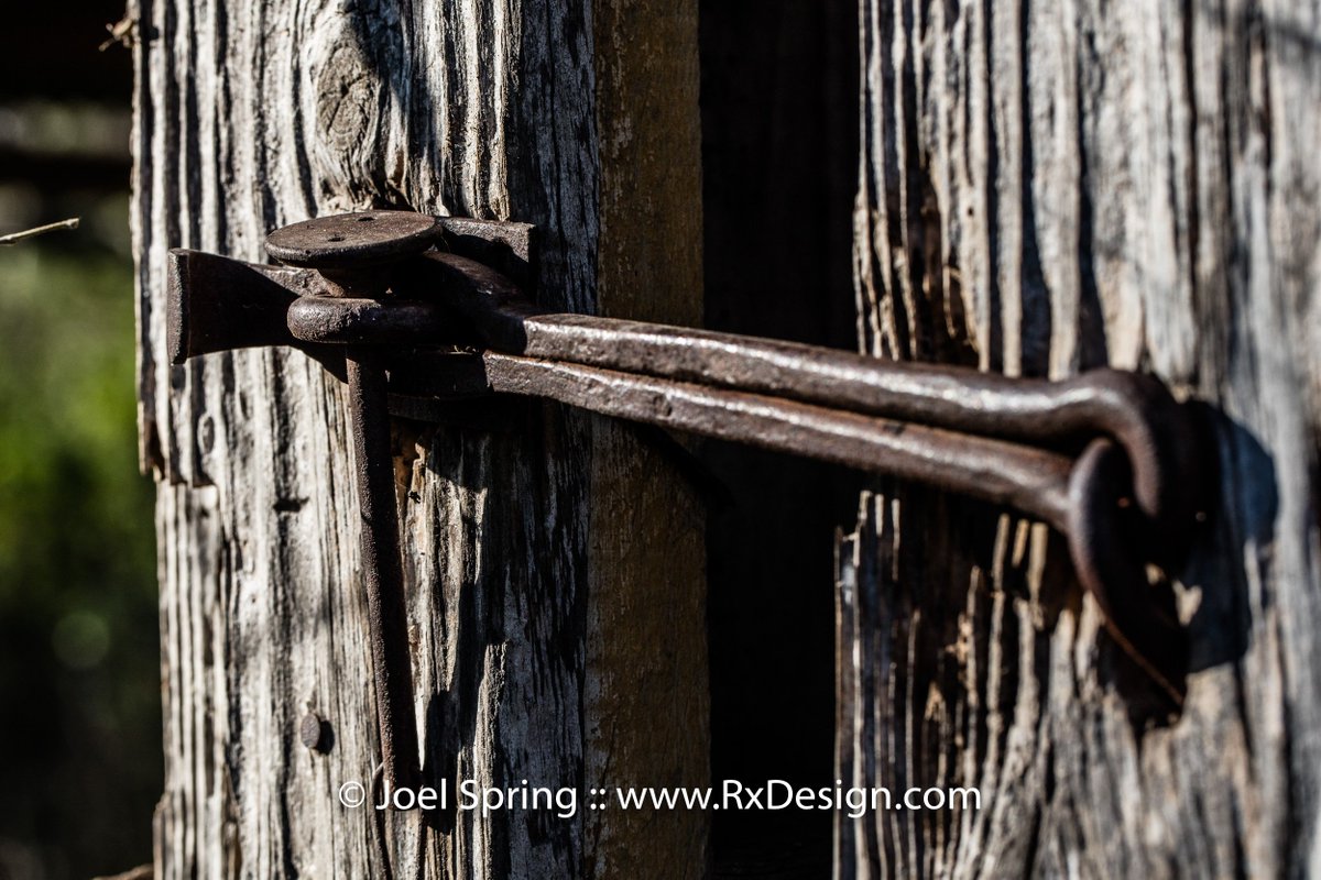 joelspring's tweet image. #Handmade barn door latch of old round bar and car valve. #DIY #rxdesign #rustic #macro #farm #blacksmith