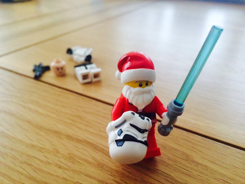 Mrdanielgreen's tweet photo. #LEGOStarWars vs Santa... https://t.co/CNAu9cN6g3