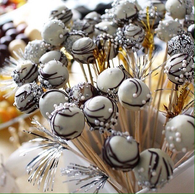 Alexandria Cake Pops (eatacakepop) Twitter