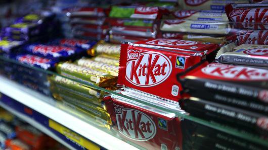 CNBC's tweet photo. Nestle said it would remove artificial colors and flavors from chocolates #MostRTed2015 https://t.co/m4qnaceVKH https://t.co/sGxBtWI7NL