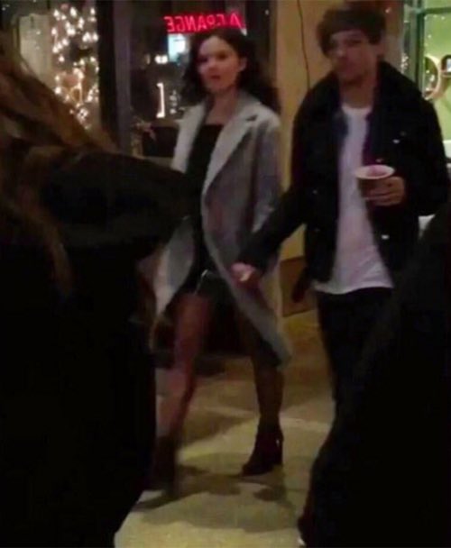 Low quality pic w/ a high quality girl. 💜