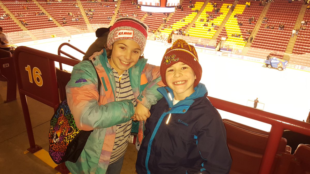 fischerpaul's tweet photo. #StayAwakeFor First Gopher Hockey Game! HOOKED! https://t.co/nDNpI9WIl1