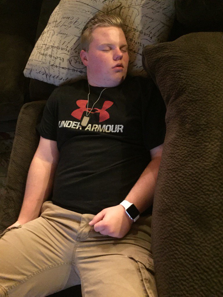 JeffHigginson's tweet image. Not used to staying up real late New Year's Eve ruffed him up! Rose bowl knocked him out! @jenshiggy #alltuckeredout