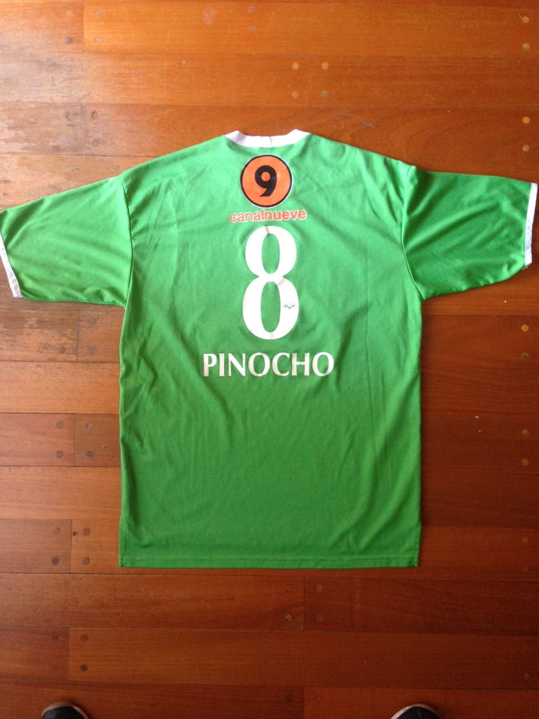 chianelli10's tweet photo. RT sorteo la camiseta de Pinocho que usamos en el primer campeonato ganado en el 2005 🙌🏼⚽️🔝 https://t.co/d1Wi0vPogx