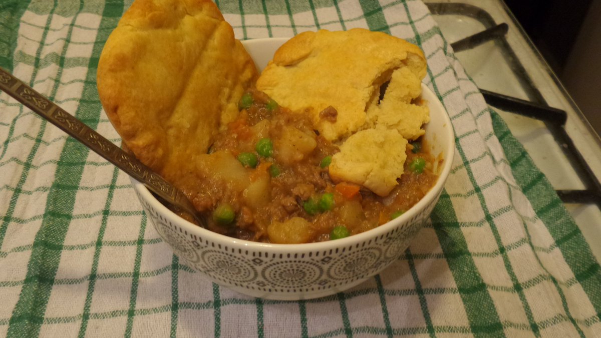 somewiganbloke's tweet photo. @asda refried lobby, with a fresh shortcrust for me supper. Needs some pickle though #deliciousfoods https://t.co/XvmnyCPI4I