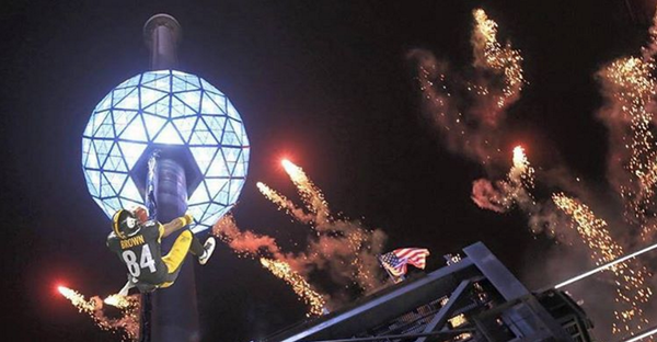 espn's tweet photo. ICYMI: Antonio Brown IS the ball drop.

https://t.co/Qmcu7hIpVb https://t.co/z1rBP0uU83