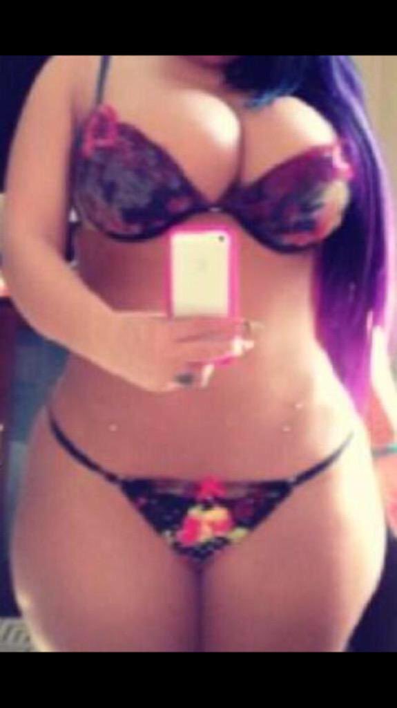 ترا مو صوري بس نفس جسمي منو يبيني الليله