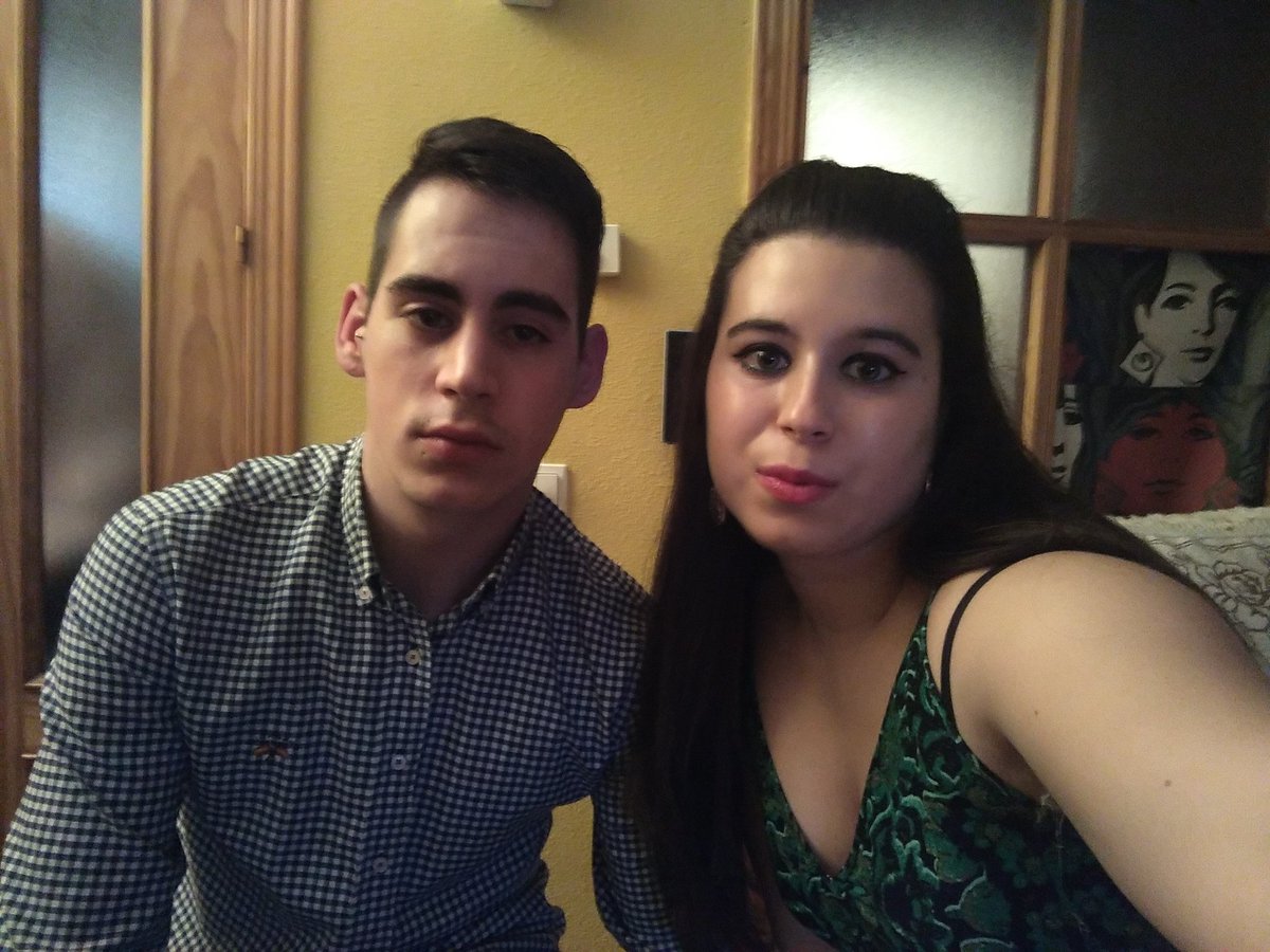 Ali_Lopez_'s tweet photo. Empezando el 2016 😁😍
Feliz año nuevo 😘 https://t.co/ved9pFVZDB