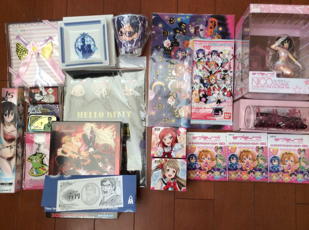 えむじい على تويتر 左がアニメイト福袋 右が文教堂のラブライブ福袋 アニメイトの方は女性向けがほとんどで地雷だったゾ 半ギレ T Co Q6slaemnik
