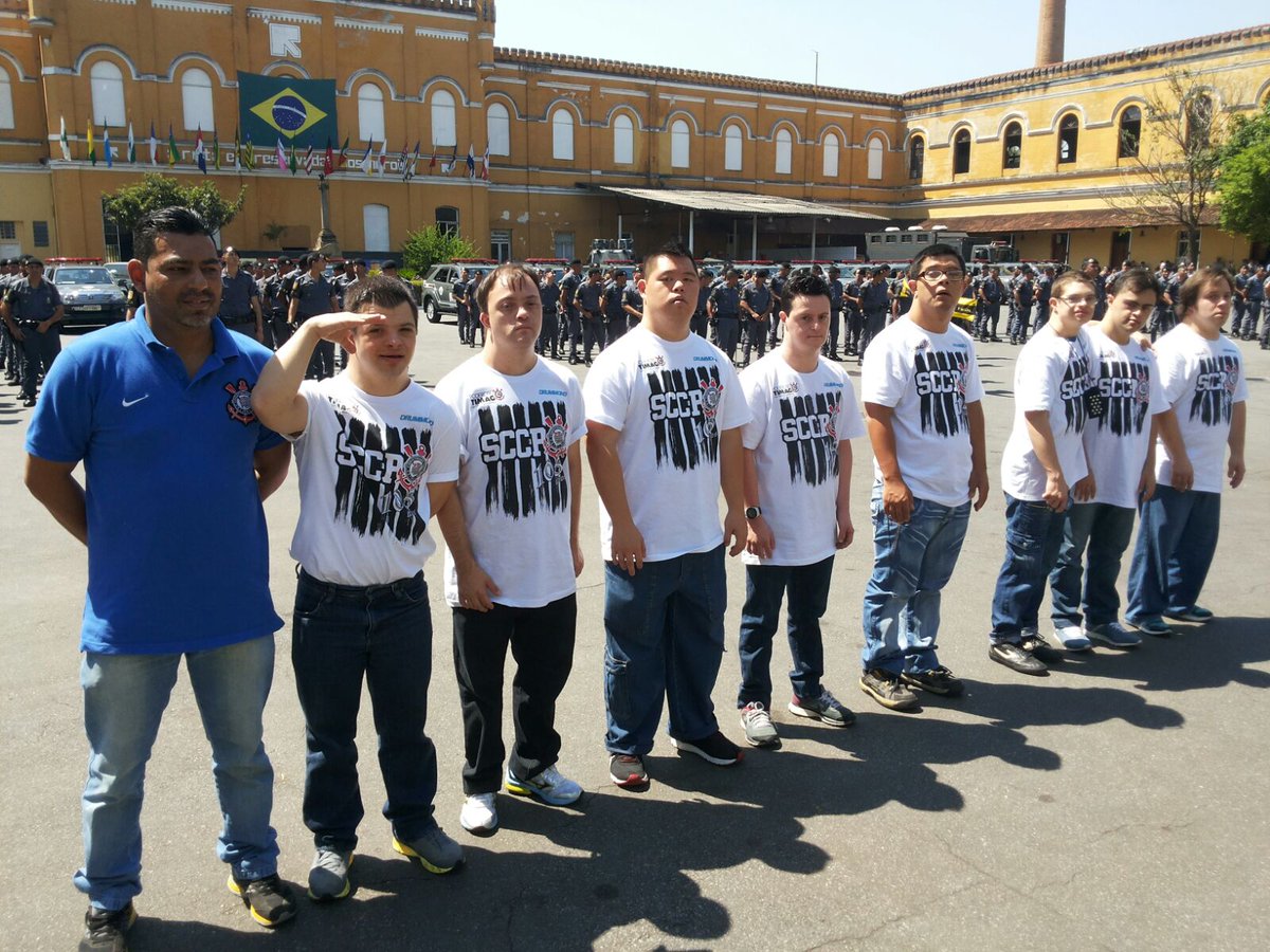 Cleitonbrfutsal's tweet photo. equipe de futsal é homenageada pelo comando da ROTA em seu aniversario https://t.co/rYuKNjuk2Q