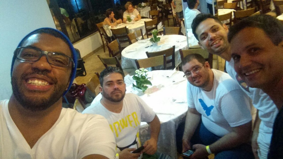 bandsuperamigos's tweet photo. Agitando no melhor estilo com muita música e alegria #BandaSuperAmigos #NewYear #AnoNovo2016 #BarraDaTijuca https://t.co/MQ2xktcKn2