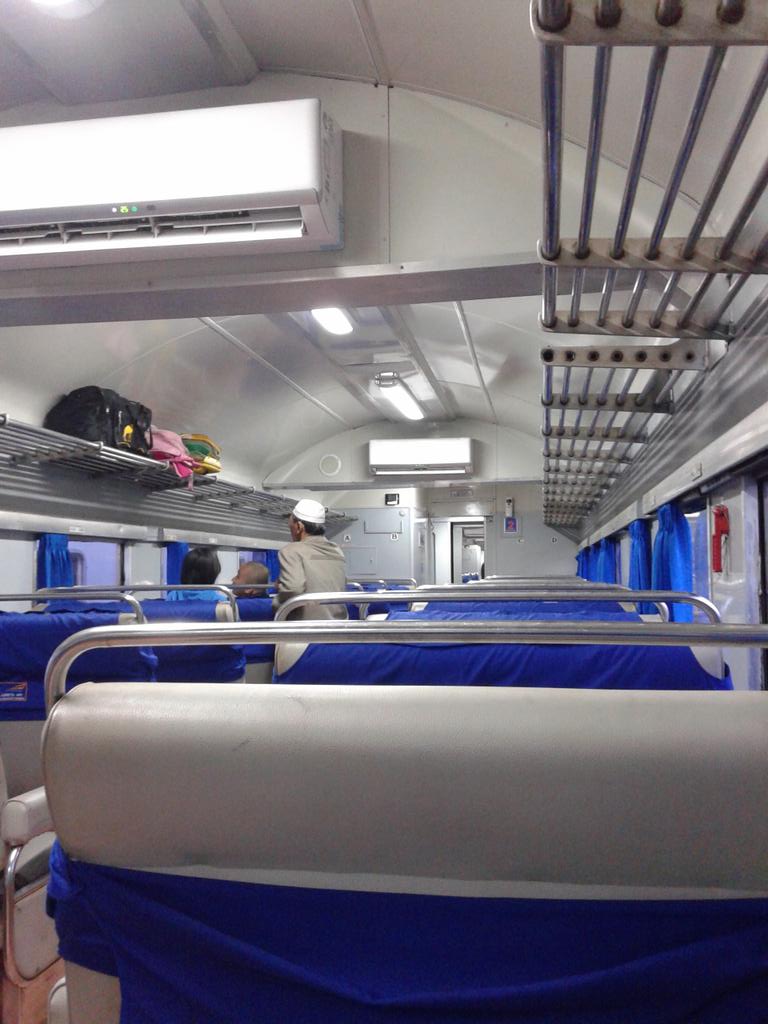 Baguseno_'s tweet photo. Terimakasih crew KA 21 Argo Parahyangan BD - GMR @KAI121 https://t.co/BKLMAm7opl