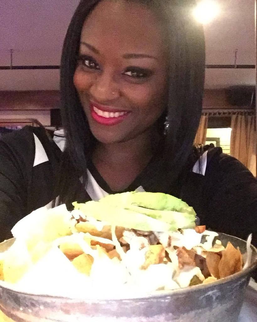 meekie75's tweet image. Aaahhhh I just got happy!!! #LateNightEating #AtlNights #Turnup by i_am_miss_j