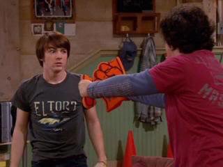 Theseshowss's tweet photo. Drake and Josh (2004-2007) https://t.co/hQwXed6B4H