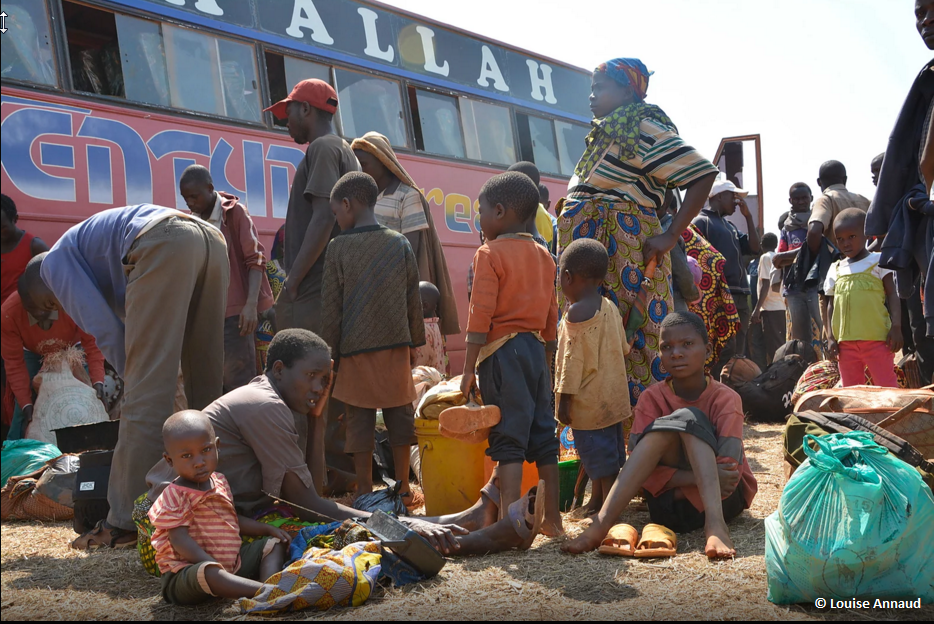 MSF's tweet photo. #MSF2015 #July: Refugees fleeing violence in #Burundi arrive at #Nyarugusu camp in #Tanzania. https://t.co/TvMfZUqd6r