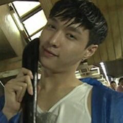 BAEKPEL's tweet photo. you walk up to yixing seeing him on the phone and tapping his shoulder.

"hey yixing"

"yeah?"

"netflix and chill?" https://t.co/Z0r7TSwrhw