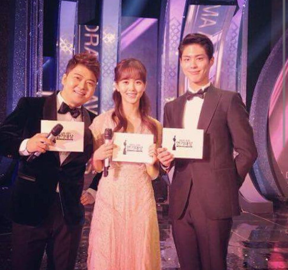 hellokimsohyun's tweet photo. 2015년 마지막날에 좋은추억주셔서 감사합니다:) https://t.co/kfxB3qf14I