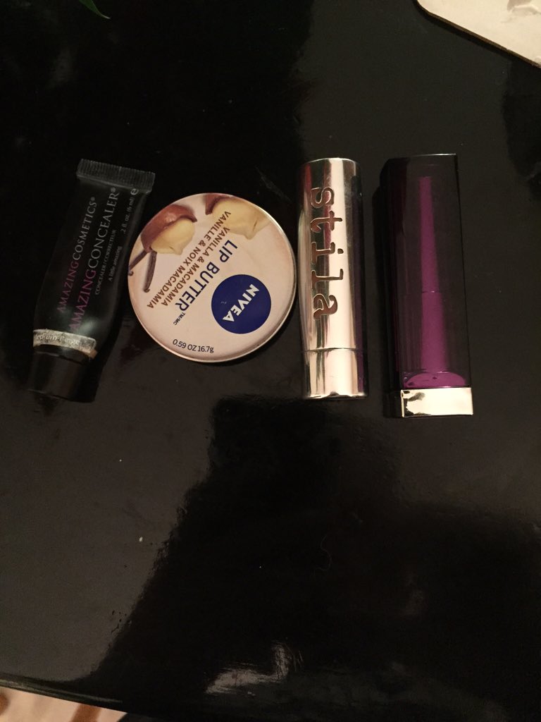 Clarkyy16's tweet photo. @abbeyfletch is any of this yours by any chance? It was left in my car https://t.co/EIWR4AUTQz