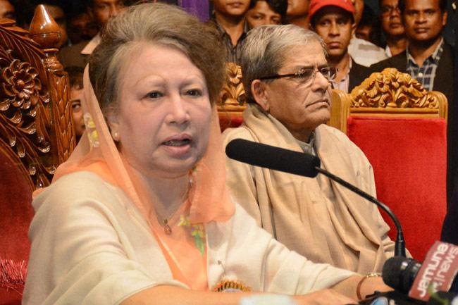 DhakaTribune's tweet photo. #Government snatched votes using #admin, alleges Khaleda https://t.co/UdPL5CDLuU
#KhaledaZia #MunicipalityPolls https://t.co/oy9do3vQhD