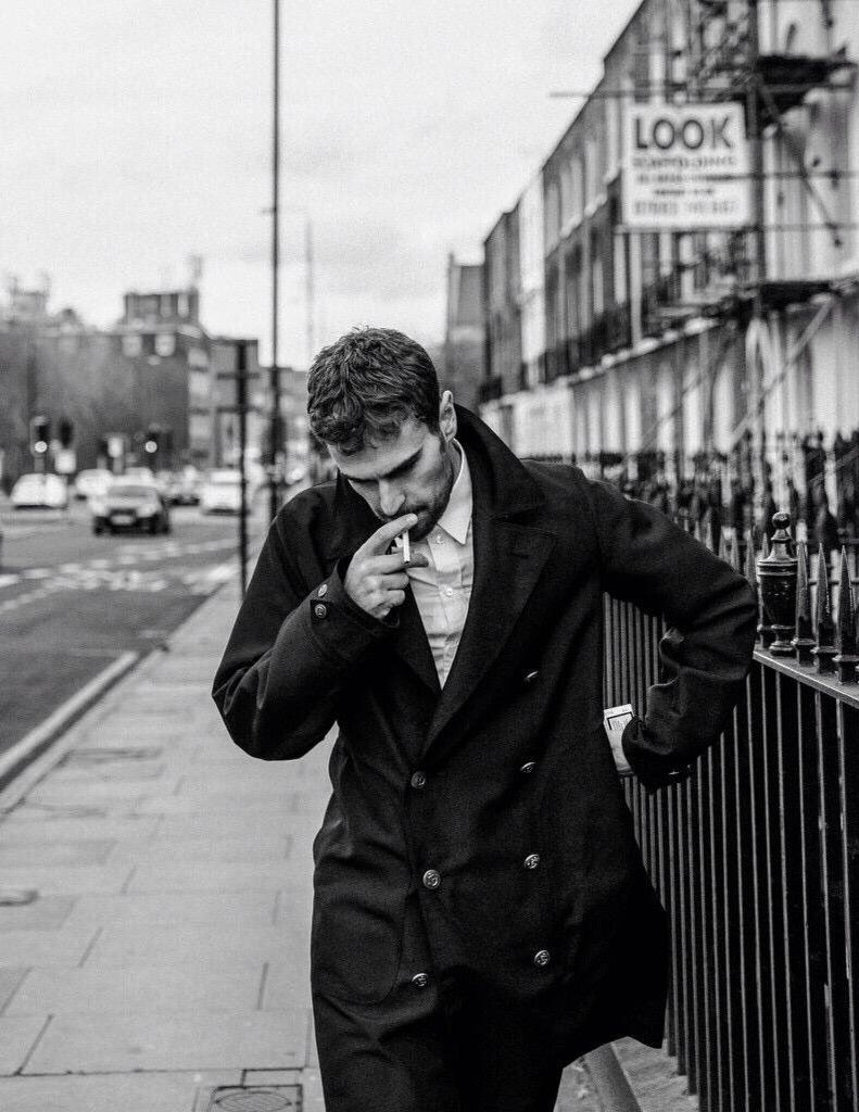 FinestGuys's tweet photo. Theo James in Black &amp; White. 🚬🔥 😍 https://t.co/3Gd6bHIAse