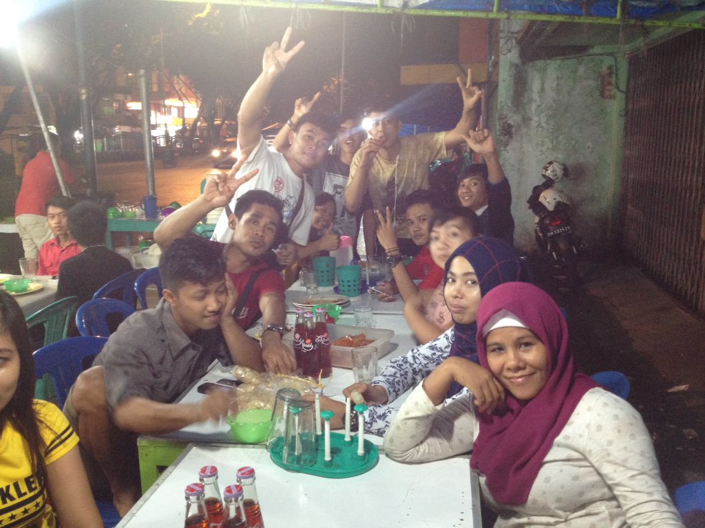 makananberapi's tweet image. Pada lapar semua