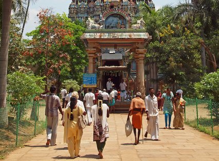 Western clothing ban for temples in Tamil Nadu, India #temples #tamilnadutemples #southindiantemples #india #dress