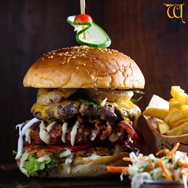 WoodsideMumbai's tweet image. This year, we&apos;re super-sizing the good things in life. The #WoodsideInn Stake-Out Burger!  

#Colaba