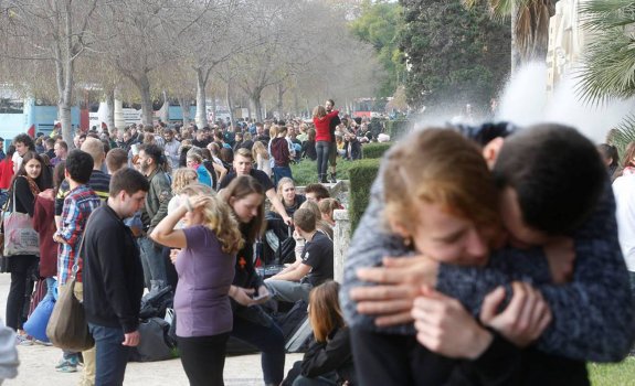 lasprovincias's tweet photo. La despedida de los jóvenes @taize https://t.co/tBpEBsm1ND La iniciativa movilizó a 30.000 personas #Taizevalencia https://t.co/tDsbQDkmIZ