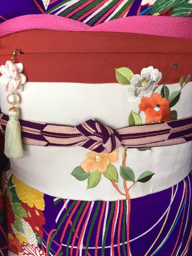 今日のコーデ☆花薬玉柄着物に椿刺繍帯、ピンクの長羽織を合わせました