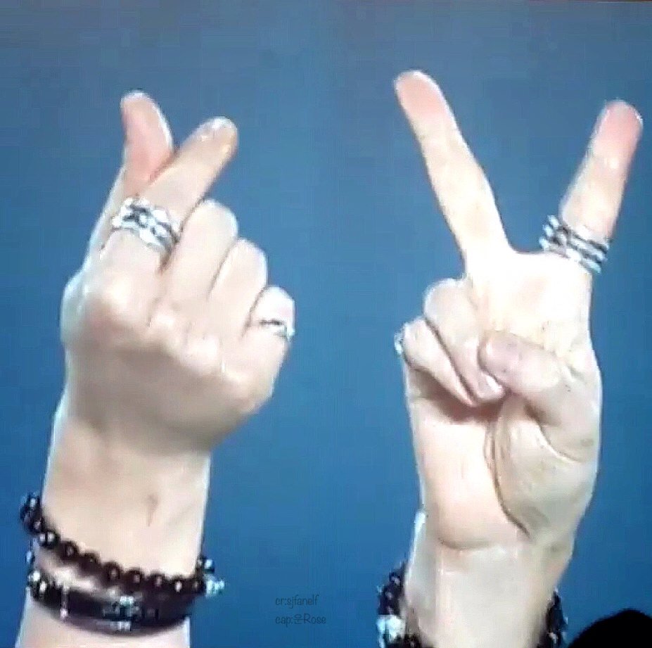woonrose's tweet photo. 160102 #KRYINA ending with #yesung's small handㅋㅋㅋ
@shfly3424 https://t.co/g7RwRlg9TN