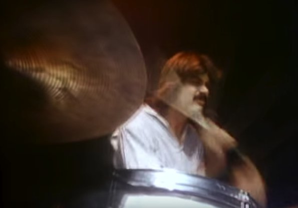 EspanoBuilding's tweet photo. @MrRayPurchase - enjoy playing the drums w/ Boz Scaggs in '80 eh Purchase? https://t.co/LzFHliVN6C #toastnodrummer https://t.co/0I5zeP4kTL