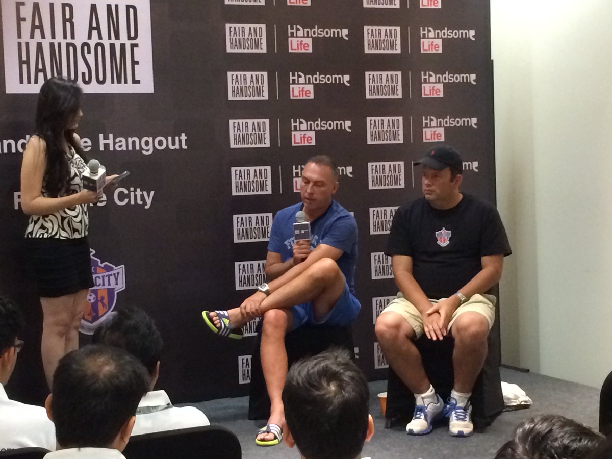 FCPuneCity's tweet photo. A glimpse from David Platt &amp; Niall Clark's interaction with the fans!
@acffiorentina @OrangeArmyFCPC #KarPunekar https://t.co/F68n5z6qDv