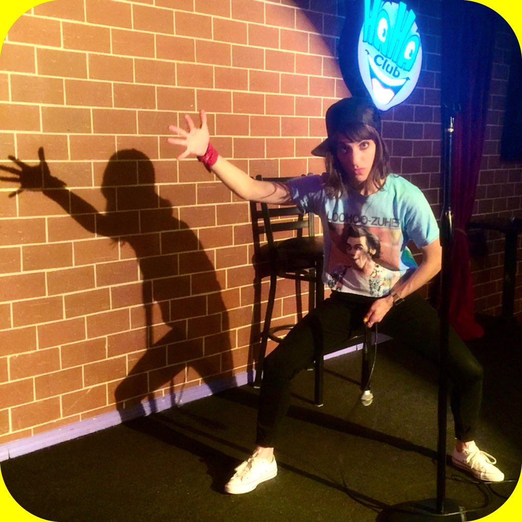 MiaPinchoff's tweet photo. Say funny shit on stage! #MyJobDescriptionIn5Words https://t.co/uYB8Nco3CP